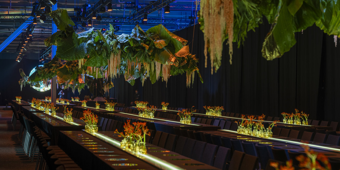 stockholmsmässan performs events in host class.<br />
Lounge area with palm-like lamps in the ceiling 